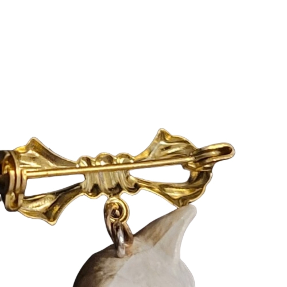 Vintage White Kitten Cat Brooch Pin Hanging on Branch Resin Gold Tone Cute - Picture 4 of 11
